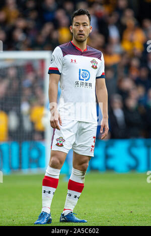 Wolverhampton, Großbritannien. 19. Okt 2019. Maya Yoshida von Southampton während der Premier League Match zwischen Wolverhampton Wanderers und Southampton an Molineux, Wolverhampton am Samstag, den 19. Oktober 2019. (Credit: Alan Hayward | MI Nachrichten) das Fotografieren dürfen nur für Zeitung und/oder Zeitschrift redaktionelle Zwecke verwendet werden, eine Lizenz für die gewerbliche Nutzung Kreditkarte erforderlich: MI Nachrichten & Sport/Alamy leben Nachrichten Stockfoto