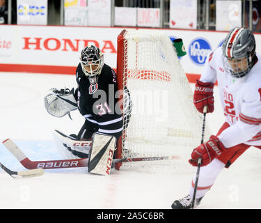 Oktober 19. 2019: Nebraska - Omaha Mavericks goalie Jesaja Saville (31) gegen Ohio State in ihr Spiel in Columbus, Ohio. Brent Clark/CSM Stockfoto