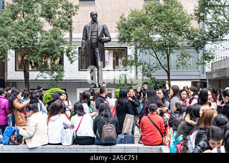 Philippinische Hausangestellte versammeln sich auf Ihren Tag am Statue Square in Central District, Hongkong. Etwa 130.000 philippinische Hausangestellte arbeiten in Hongkong und haben alle Sonntage aus. Stockfoto