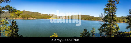 Pactola See ist der grösste Stausee in den Black Hills von South Dakota, der durch den Bau der Staumauer Pactola 1952 erstellt. Stockfoto