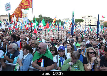 Rom, Italien. Okt, 2019 20. Rom, 'italienische Stolz' League Demonstration gegen die Conte abgebildeten Regierung: Credit: Unabhängige Fotoagentur/Alamy leben Nachrichten Stockfoto