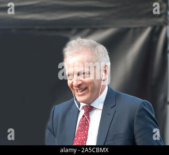 Phillip Lee MP, liberaler Demokrat im Pressebereich auf College Green, außerhalb des Parlaments, für Brexit Abstimmung Interviews. Stockfoto