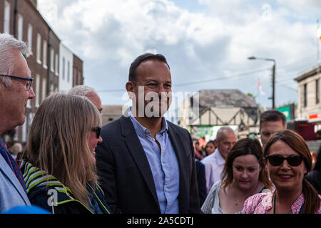 Drogheda, Irland. 17 Aug, 2019. Premierminister Leo Varadkar visits Fleadh Cheoil na hÃ‰Éireann in Drogheda. Leo Varadkar ist einer der vielen Tausenden von Menschen zu besuchen Fleadh Cheoil na hÃ‰Éireann, Irlands größte irische Musik Festival in Drogheda, County Louth am 17. August 2019. Das Festival ist über eine Woche gehalten und bietet einige von Irlands besten musikalischen Talent. Credit: Richard Wright/SOPA Images/ZUMA Draht/Alamy leben Nachrichten Stockfoto