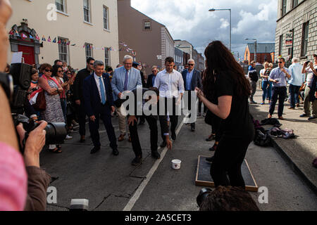 Drogheda, Irland. 17 Aug, 2019. Premierminister Leo Varadkar visits Fleadh Cheoil na hÃ‰Éireann in Drogheda. Leo Varadkar ist einer der vielen Tausenden von Menschen zu besuchen Fleadh Cheoil na hÃ‰Éireann, Irlands größte irische Musik Festival in Drogheda, County Louth am 17. August 2019. Das Festival ist über eine Woche gehalten und bietet einige von Irlands besten musikalischen Talent. Credit: Richard Wright/SOPA Images/ZUMA Draht/Alamy leben Nachrichten Stockfoto