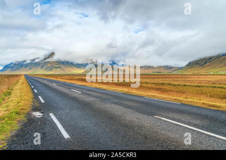 Der Ring Straße oder Route 1 in Island ist die Autobahn, die rund um die Insel läuft Stockfoto