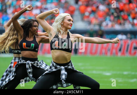 Oktober 19, 2019: Die Miami Sunsations während einer College Football Spiel zwischen dem Miami Hurrikane und die Georgia Tech Yellow Jackets im Hard Rock Stadion in Miami Gardens, Florida. Georgia Tech gewann 28-21 in den überstunden. Mario Houben/CSM Stockfoto