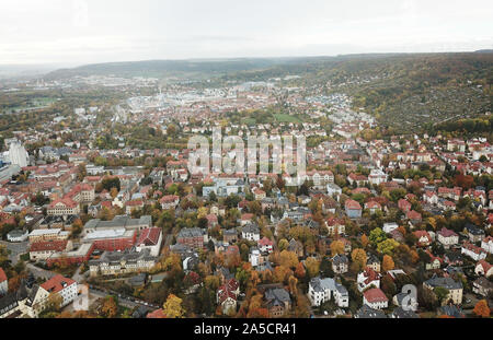 Jena, Deutschland. 17 Okt, 2019. Blick von der Landgraf über Jena in das Saaletal (Abbildung mit einer Drohne getroffen). Credit: Bodo Schackow/dpa-Zentralbild/ZB/dpa/Alamy leben Nachrichten Stockfoto