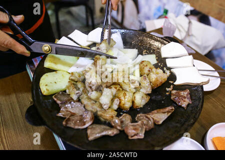 Gopchang-gui, Koreanisch gegrillt Kutteln Stockfoto