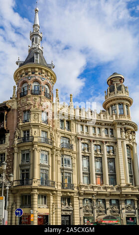 Madrid, Spanien - 5. Juni 2017: reich verzierte Fassade der Casa de Allende, Gebäude aus dem Anfang des 20. Jahrhunderts in Plaza de Canalejas im Stadtzentrum Stockfoto