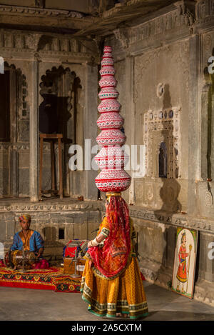 Traditionelle Aufführungen in Udaipur Stockfoto