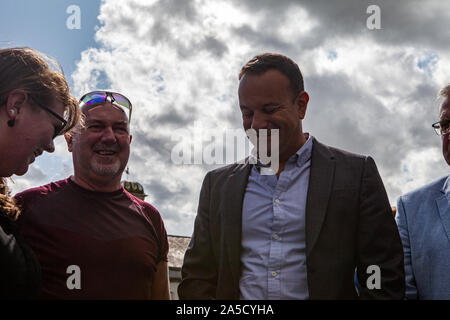 Drogheda, Irland. 17 Aug, 2019. Premierminister Leo Varadkar visits Fleadh Cheoil na hÉireann in Drogheda. Leo Varadkar ist einer der vielen Tausenden von Menschen zu Fleadh Cheoil na hÉireann, Irlands größte irische Musik Festival in Drogheda, County Louth am 17. August 2019 besuchen. Das Festival ist über eine Woche gehalten und bietet einige von Irlands besten musikalischen Talent. Credit: SOPA Images Limited/Alamy leben Nachrichten Stockfoto