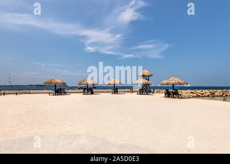 Male, Malediven - November 17, 2017: Rasfannu - Maafannu künstlichen Strand in männlichen Kapital in Malediven, Indischer Ozean. Es ist ein schöner Ort zum Entspannen. Stockfoto