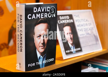 Der ehemalige britische Premierminister David Cameron Abhandlung, für den Datensatz, der die Brexit Referendum in 216 statt Stockfoto