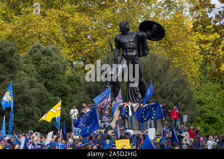 19. Oktober 2019. Völker Abstimmung März versammelt sich am Hyde Park Corner vor marschieren Parliament Square in London, Großbritannien Stockfoto