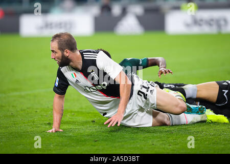 Turin, Italien. Okt, 2019 19. Gonzalo Higuain von Juventus Turin in der Serie A zwischen Juventus Turin und Bologna im Stadion von Juventus Turin, Turin, Italien am 19. Oktober 2019. Foto von Fabrizio Carabelli. Nur die redaktionelle Nutzung, eine Lizenz für die gewerbliche Nutzung erforderlich. Keine Verwendung in Wetten, Spiele oder einer einzelnen Verein/Liga/player Publikationen. Credit: UK Sport Pics Ltd/Alamy leben Nachrichten Stockfoto