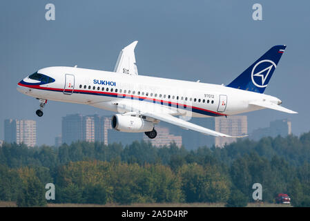 Die Sukhoi Superjet 100 von suchoi Regional Jet, eine Division der United Aircraft Corporation entwickelt, bei MAKS 2019. Stockfoto