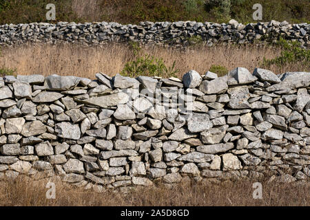 Traditionelle Steinmauer mit Steinen gemacht Stockfoto