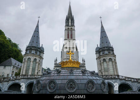 Die Rosenkilika in Lourdes, Frankreich Stockfoto