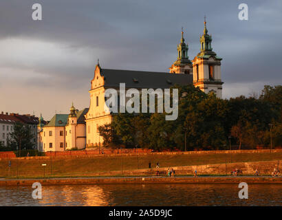 Krakau. Krakau. Polen. Kirche des Heiligen Erzengels Michael und des hl. Stanislaus, Bischof und Märtyrer und Pauliner Kloster namens 'Na Skalce' Stockfoto