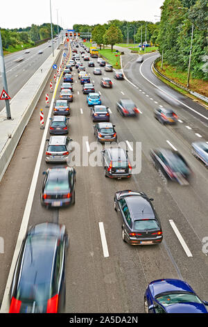 Bertem, Belgien - 12. August 2014: Abbildung: Bild zeigt viele Auto in Bertem Kleeblatt geblieben, auf der Autobahn E40, als Werke im August 2014 Stockfoto