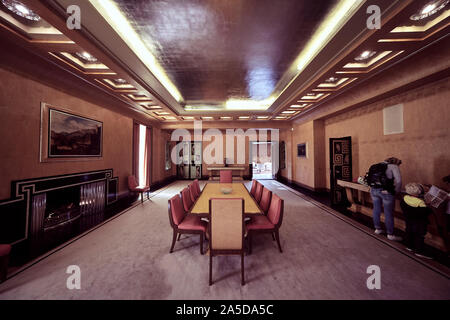 Eltham Palace ist ein großes Haus in Eltham im Royal Borough von Greenwich, im Südosten von London, England. Seit 1995 von English Heritage verwaltet. Stockfoto