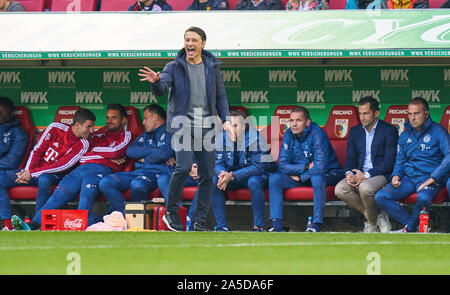 Augsburg, Deutschland. 19. Okt 2019. Fußball FC Augsburg - FC Bayern München, Augsburg, den 19. Oktober 2019. headcoach Niko Kovac (FCB), Team Manager, Trainer, Hasan Salihamidzic (Brazzo), FCB-Sportdirektor, Hansi FLICK, FCB-Co-Trainer athletischer Trainer Dr. Holger Broich, Thomas Müller, Müller, FCB 25 Sven Ulreich, FCB 26. Das 1:0 fiel FC Augsburg - FC BAYERN MÜNCHEN 2-2 - DFL-Bestimmungen verbieten die Verwendung von Fotografien als BILDSEQUENZEN und/oder quasi-VIDEO - 1. Deutschen Fußball-Bundesliga, Augsburg, 19. Oktober 2019 Saison 2019/2020, Spieltag 08, FCA, FCB, © Peter Schatz/Alamy leben Nachrichten Stockfoto