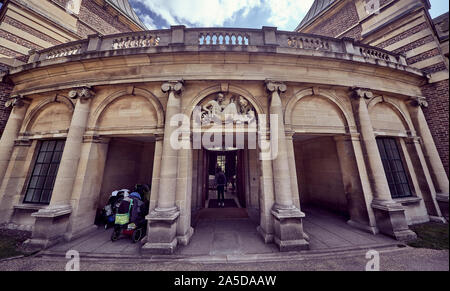 Eltham Palace ist ein großes Haus in Eltham im Royal Borough von Greenwich, im Südosten von London, England. Seit 1995 von English Heritage verwaltet. Stockfoto