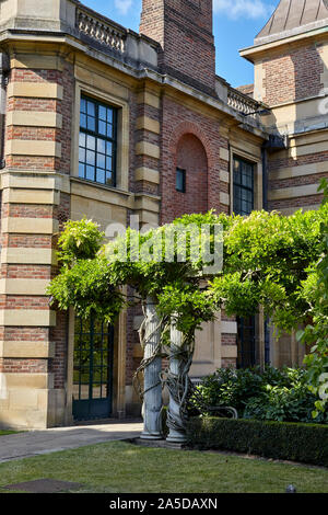 Eltham Palace ist ein großes Haus in Eltham im Royal Borough von Greenwich, im Südosten von London, England. Seit 1995 von English Heritage verwaltet. Stockfoto