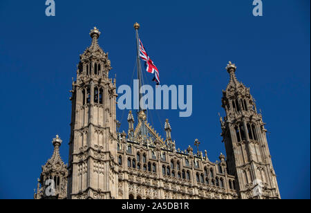 London, Großbritannien. Okt, 2019 19. Foto am Okt. 19, 2019 zeigt die Houses of Parliament in London, Großbritannien. Credit: Han Yan/Xinhua/Alamy leben Nachrichten Stockfoto