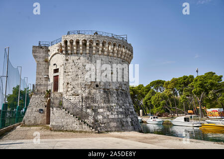 St Marks Turm in der Nähe von Marina in Trogir, Dalmatien, Kroatien, Europa. Stockfoto