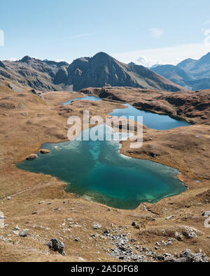 Luftaufnahme des Palasina Seen in der westernalps, Aostatal, Italien in einer klaren Herbsttag Stockfoto