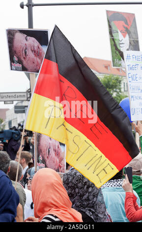 Quds Tag in Berlin, Demonstrationen gegen den Zionismus, der Regierung von Israel und seine Besetzung von Jerusalem; Solidarität mit dem palästinensischen Volk Stockfoto