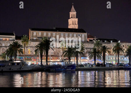 Hafengebiet bei Nacht in Split, Kroatien, Europa Stockfoto