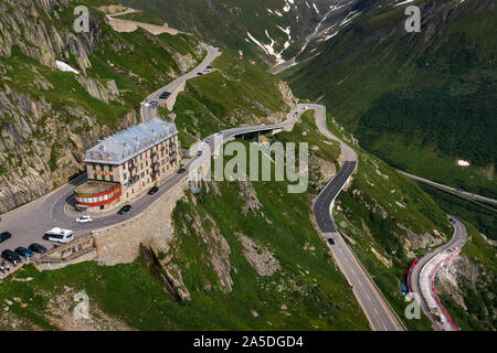 Luftaufnahme des geschlossenen Mountain Hotel Belvedere in Furkapass, Schweiz Stockfoto