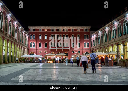 Hafengebiet bei Nacht in Split, Kroatien, Europa Stockfoto