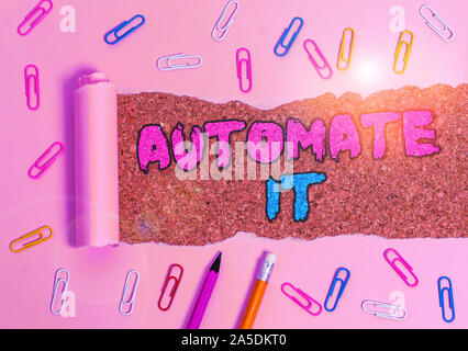 Schreiben Hinweis angezeigt automatisieren. Business Konzept für Konvertieren Prozess oder einer Einrichtung mit automatischen Geräten betrieben werden. Stockfoto