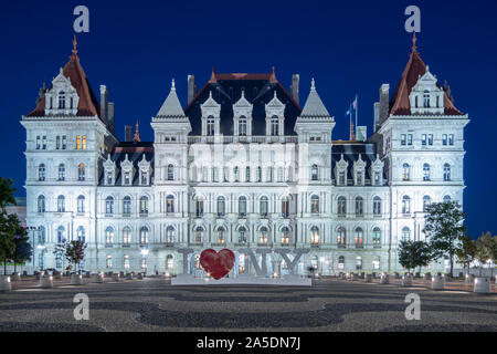 Albany, New York, USA - Nacht Blick auf das New York State Capitol Building Stockfoto