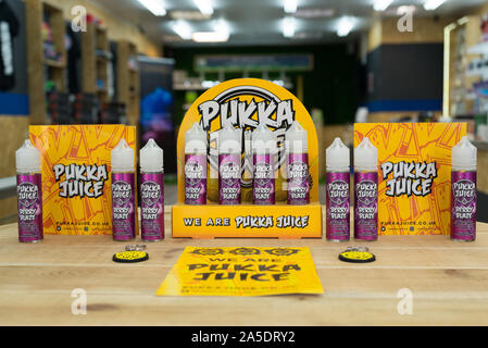 Pukka Saft 60 ml Kurz-fill e-Flüssigkeit auf der Anzeige innerhalb einer Schottischen vape Shop Stockfoto