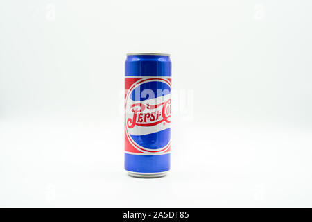 Vietnamesische Pepsi Flasche kann isoliert auf weißem Hintergrund Stockfoto