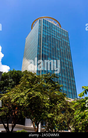 Die Canadia Bank Gebäude ragt über die Umgebung im Zentrum der Stadt Phnom Penh, Kambodscha. Stockfoto