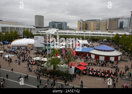 Frankfurt am Main, Deutschland. Okt, 2019 19. Ausblick auf das Open Air Gelände der Frankfurter Buchmesse. Die 71Th Frankfurter Buchmesse 2019 ist die weltweit größte Buchmesse mit über 7.500 Ausstellern und über 285.000 erwarteten Besucher. Der Ehrengast für die 2019 Messe ist Norwegen. (Foto von Michael Debets/Pacific Press) Quelle: Pacific Press Agency/Alamy leben Nachrichten Stockfoto