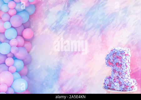 Bunte Luftballons Hintergrund, druckvolle Pastellfarbenen und Soft Focus. Rosa und Mint ballons Foto an der Wand Der erste Geburtstag Dekoration Stockfoto