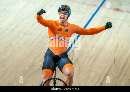 Harrie Lavreysen (NED) gewinnt Gold in der Mens Keirin Final während der uec Titel Radfahren Europäische Meisterschaft am Oktober, 19 2019 in Apeldoorn, Niederlande. (Foto von SCS/Sander Chamid Stockfoto