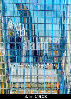 In der Nähe von Blackfriars reflektierende Außenseite eines Gebäudes (Auch als Vase bekannt), London, UK. Stockfoto