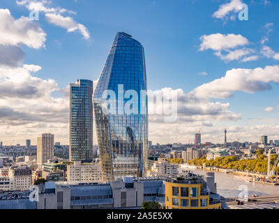 Eine Blackfriars Gebäude (auch als Vase bekannt) und die Southbank Tower, London, UK. Stockfoto