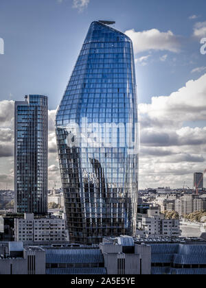 Eine Blackfriars Gebäude (auch als Vase bekannt) und die Southbank Tower, London, UK. Stockfoto