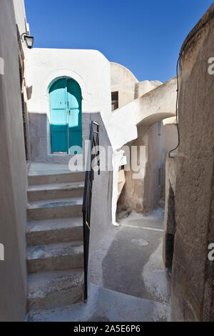 Das Dorf Emborio auf Santorini verfügt über mehrere Straßen nur zu Fuß und Wohnungen zugänglich erreichbar über schmale Treppen in jeder Ecke. Stockfoto