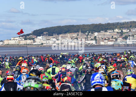 Weston - Super - Mare, Großbritannien. Oktober 2019. Spezielle Sanddünen werden von Erde bewegenden Maschinen entlang der Route gemacht die Fahrer müssen springen, reiten, gehen, schieben. Bild: Robert Timoney/Alamy Live News Kredit: Robert Timoney/Alamy Live News Stockfoto