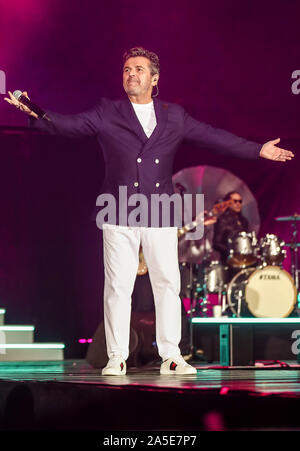 19. Oktober 2019, Baden-Wuerttemberg, Stuttgart: Sänger Thomas Anders führt an der "chlagernacht des Jahres' in der Hanns-Martin-Schleyer-Halle. Foto: Christoph Schmidt/dpa Stockfoto