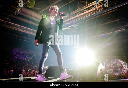 20. Oktober 2019, Baden-Wuerttemberg, Stuttgart: Sänger Matthias Reim führt an der "chlagernacht des Jahres' in der Hanns-Martin-Schleyer-Halle. Foto: Christoph Schmidt/dpa Stockfoto